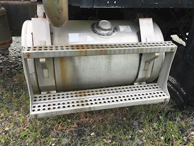 Freightliner FLD112 Right Fuel Tank for a 1986 Freightliner FLD112SD
