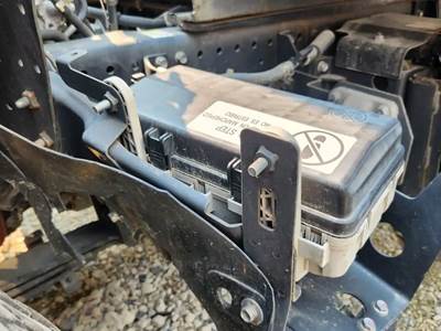 Isuzu NRR Fuse Box