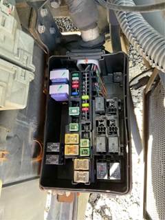 Mitsubishi FE85D Fuse Box