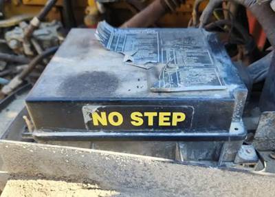 Sterling L9500 Fuse Box