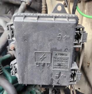 Volvo VNL Fuse Box