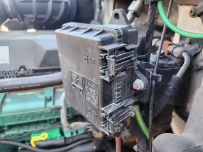 Volvo VNL Fuse Box