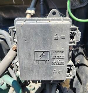 Volvo VNL Fuse Box
