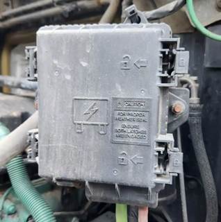 Volvo VNL Fuse Box
