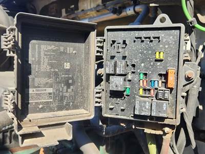 Volvo VNL Fuse Box
