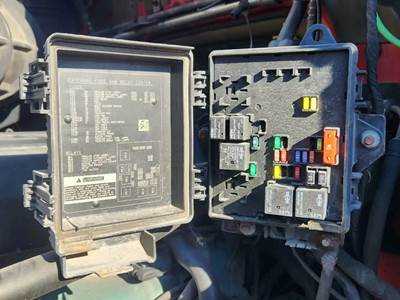 Volvo VNL Fuse Box