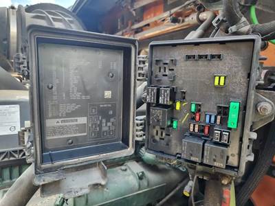Volvo VNR64T Fuse Box
