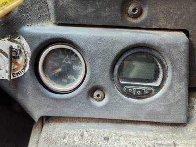 Used 2016 Mack MRU633 Air Pressure Gauge and Alarm Clock