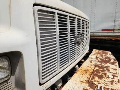 Chevrolet C7500 Grille