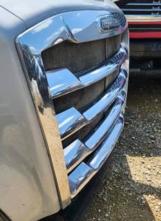 Used 2019 Freightliner Cascadia 126 Chrome Plastic Grille (Broken)
