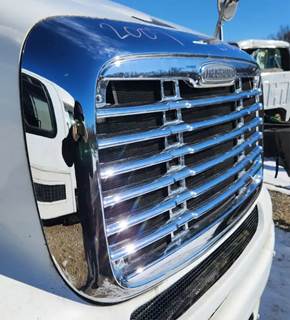 Freightliner Columbia 112 Grille