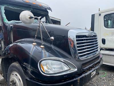 Freightliner Columbia 120 Grille