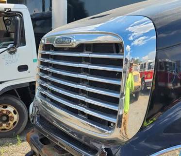 Freightliner Columbia 120 Grille