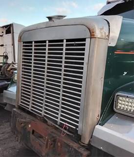 Freightliner FLD120SD Grille