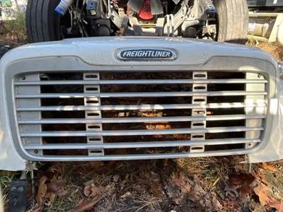 Freightliner M2 106 Grille