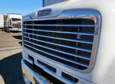 Freightliner M2 106 Grille