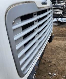 Freightliner M2 106 Grille