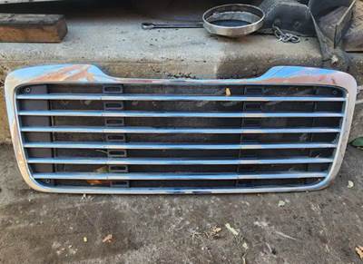 Freightliner M2 106 Grille