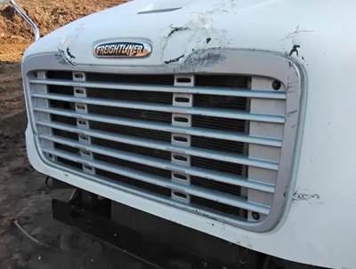 Freightliner M2 106 Grille