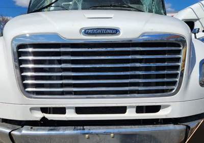 Freightliner M2 106 Grille