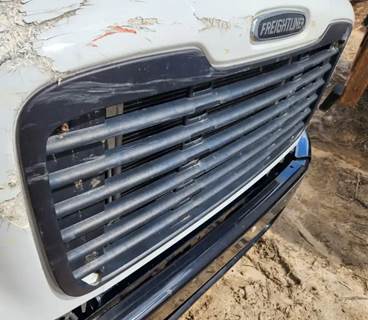 Freightliner M2 106 Grille