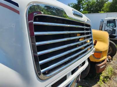 Freightliner M2 106 Grille