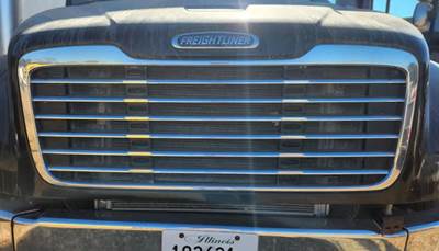 Freightliner M2 106 Grille