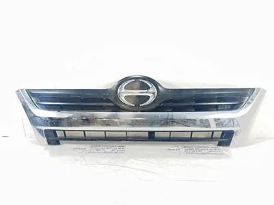 Hino 195 Grille