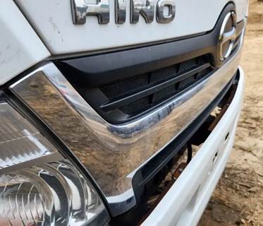 Hino 195 Grille