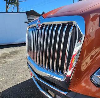 International LT625 Grille