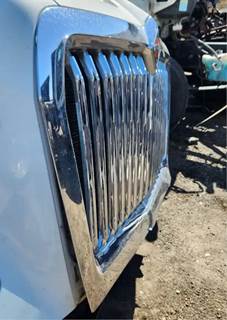 International LT625 Grille