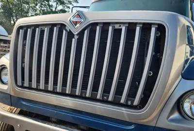 International WorkStar 7600 Grille