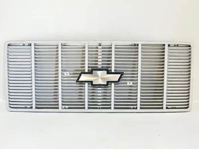 Isuzu NRR Grille