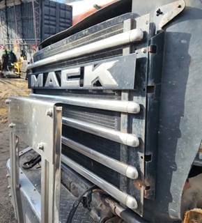 Mack 700 Grille