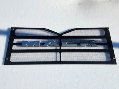 Mack MRU613 Grille