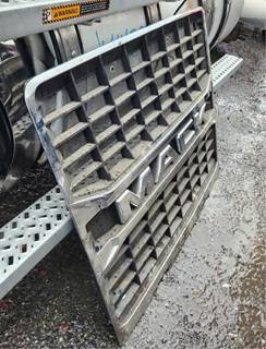 Mack Pinnacle Grille