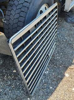 Mack Pinnacle CHU613 Grille for a 2017 Mack CHU613