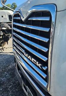 2018 Mack Pinnacle CXU613 Chrome Plastic Grille