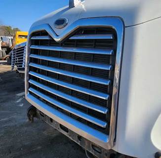 Mack Vision CXN613 Grille for a 2007 Mack CXN613