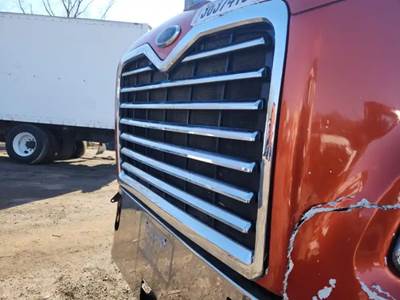 Mack Vision CXN613 Grille for a 2007 Mack CXN613