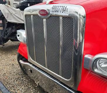 Peterbilt 567 Grille