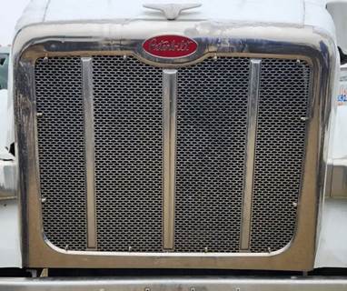 Peterbilt 567 Grille