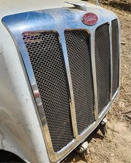 Peterbilt 579 Grille