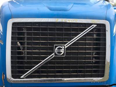 Volvo VNL Grille