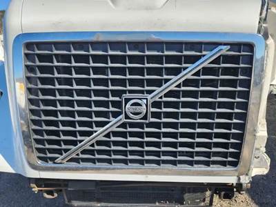 Volvo VNL Grille