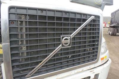 Volvo VNM Grille
