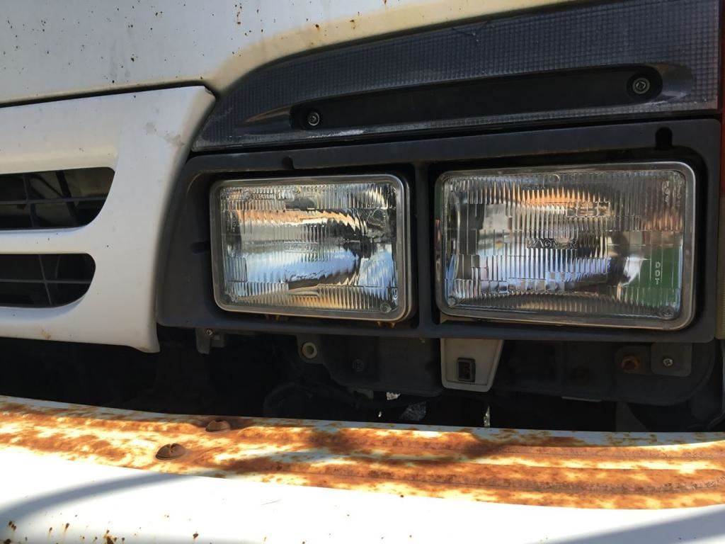 1998 Isuzu Npr Headlight Assembly For Sale Elkton Md P 2123 Mylittlesalesman Com