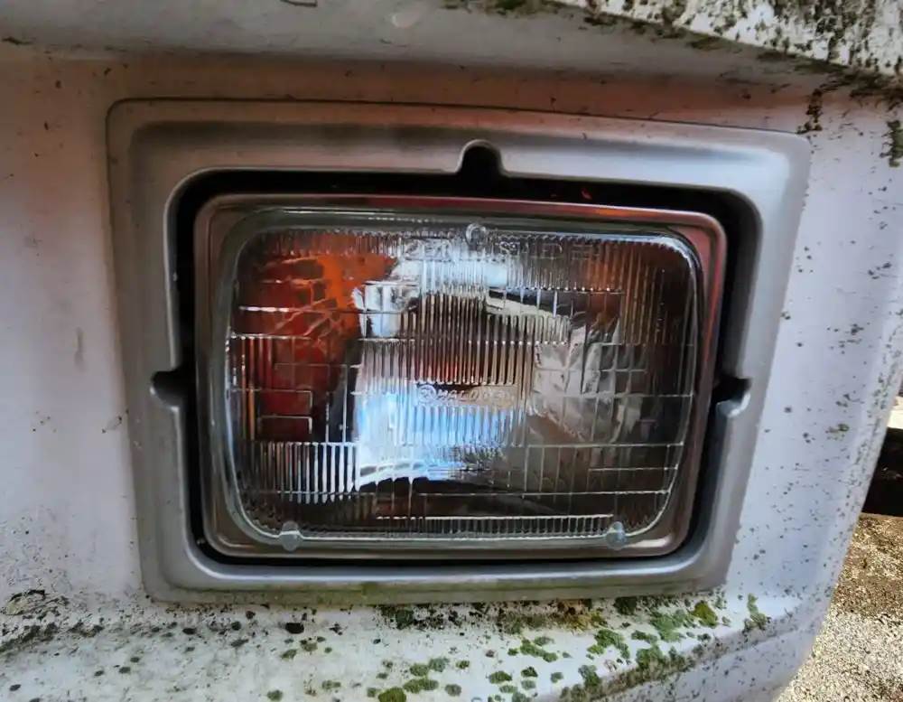 Ford F700 Headlight Assembly for a 1986 Ford F700 For Sale Elkton, MD P56738