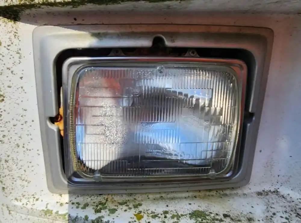 Ford F700 Headlight Assembly for a 1986 Ford F700 For Sale Elkton, MD P56739