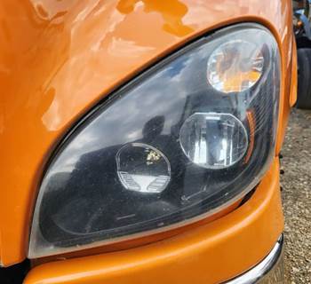 Freightliner Cascadia 125 Headlight Assembly